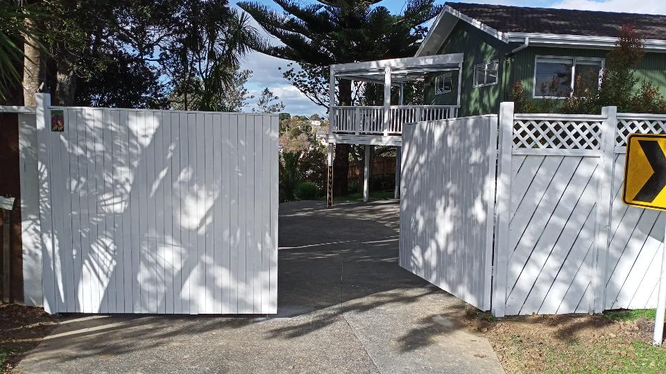 Rangatira Road — Fence repainting
